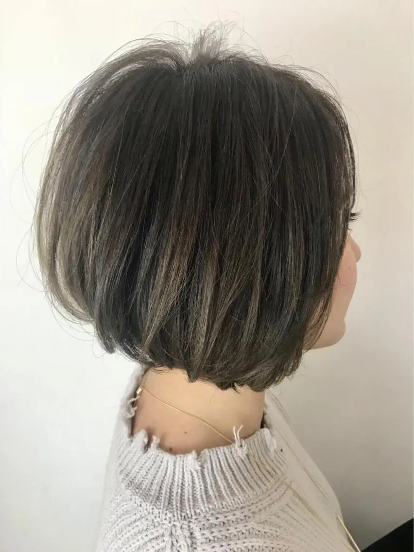 ショート カット ヘアカラー 貝通丸 朱里のヘアスタイル