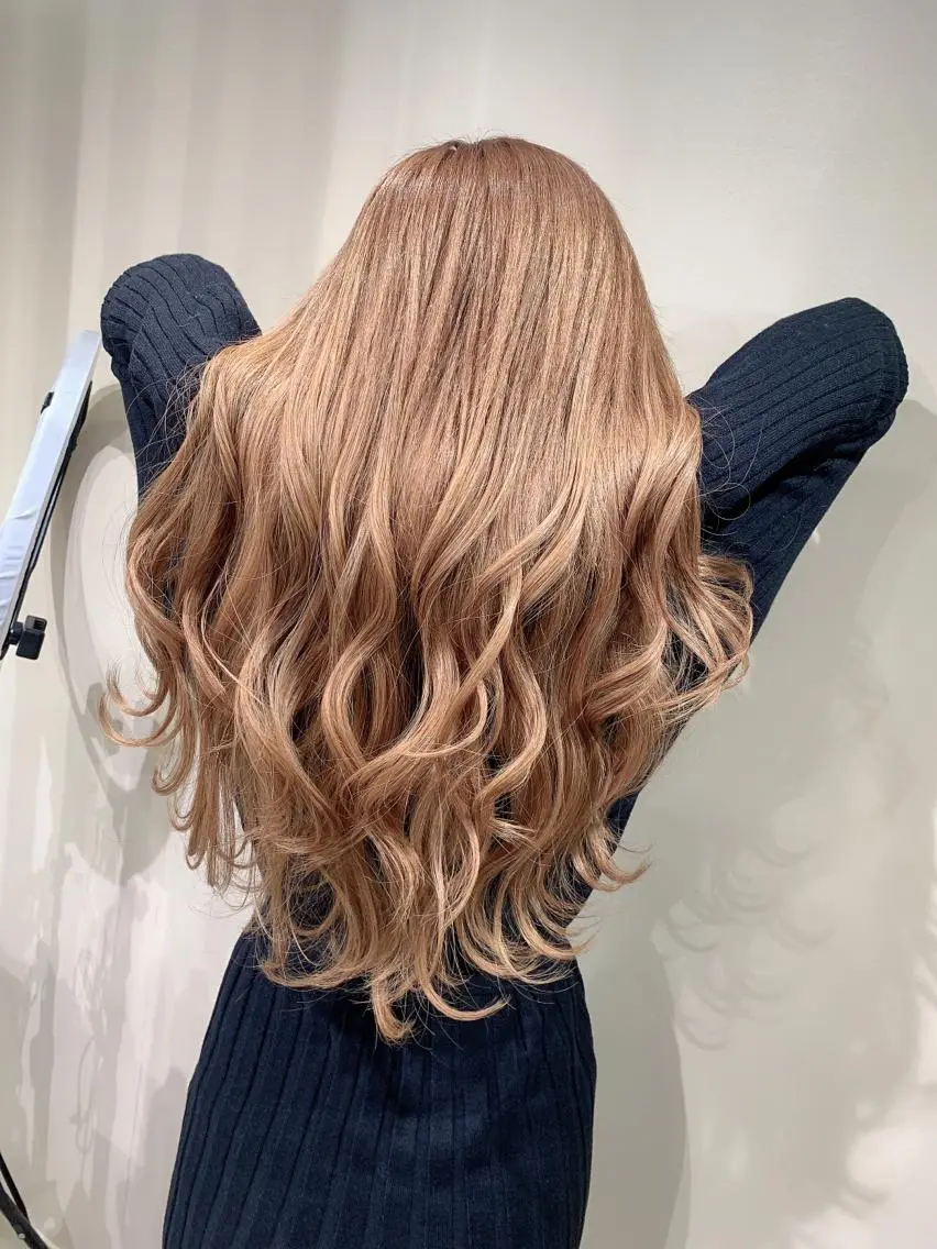 ロング カラー 渋谷🤍ブリーチ エクステ🤍アミルのヘアスタイル