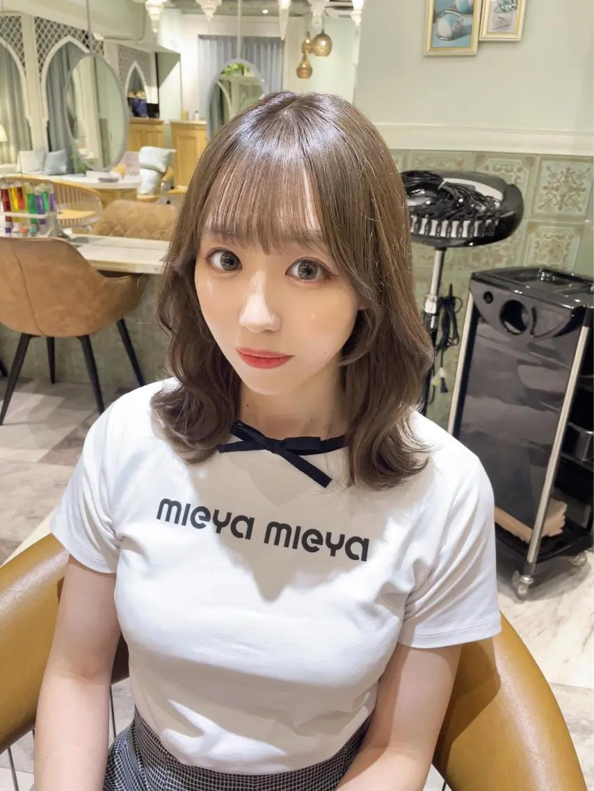 ミディアム カラー ベージュカラー 黒髪 ブリーチ ブルーカラー ブルーブラック カット ヘアカラー トリートメント 木屋元一/透明感 /前髪/レイヤーのヘアスタイル