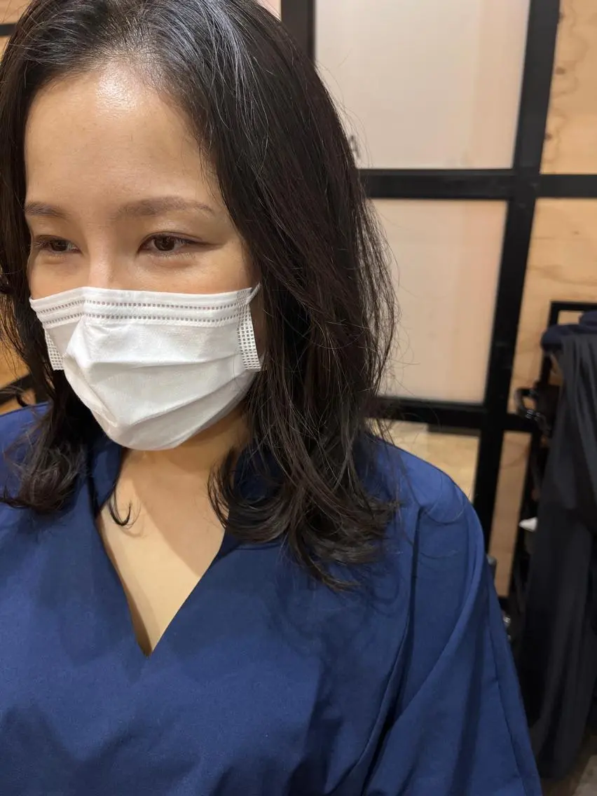 ミディアム カラー パーマ ヘアアレンジ メンズ キッズ ネイル マツエク・マツパ アイブロウ ミディアムパーマ メンズパーマ ブラウンカラー ケアカラー 透明感カラー 久木原 ゆりのヘアスタイル