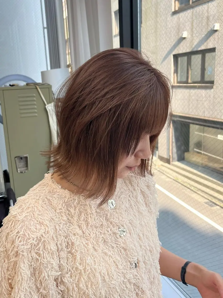 ミディアム イツク ⚡️ ルーツ/ハイトーンのヘアスタイル