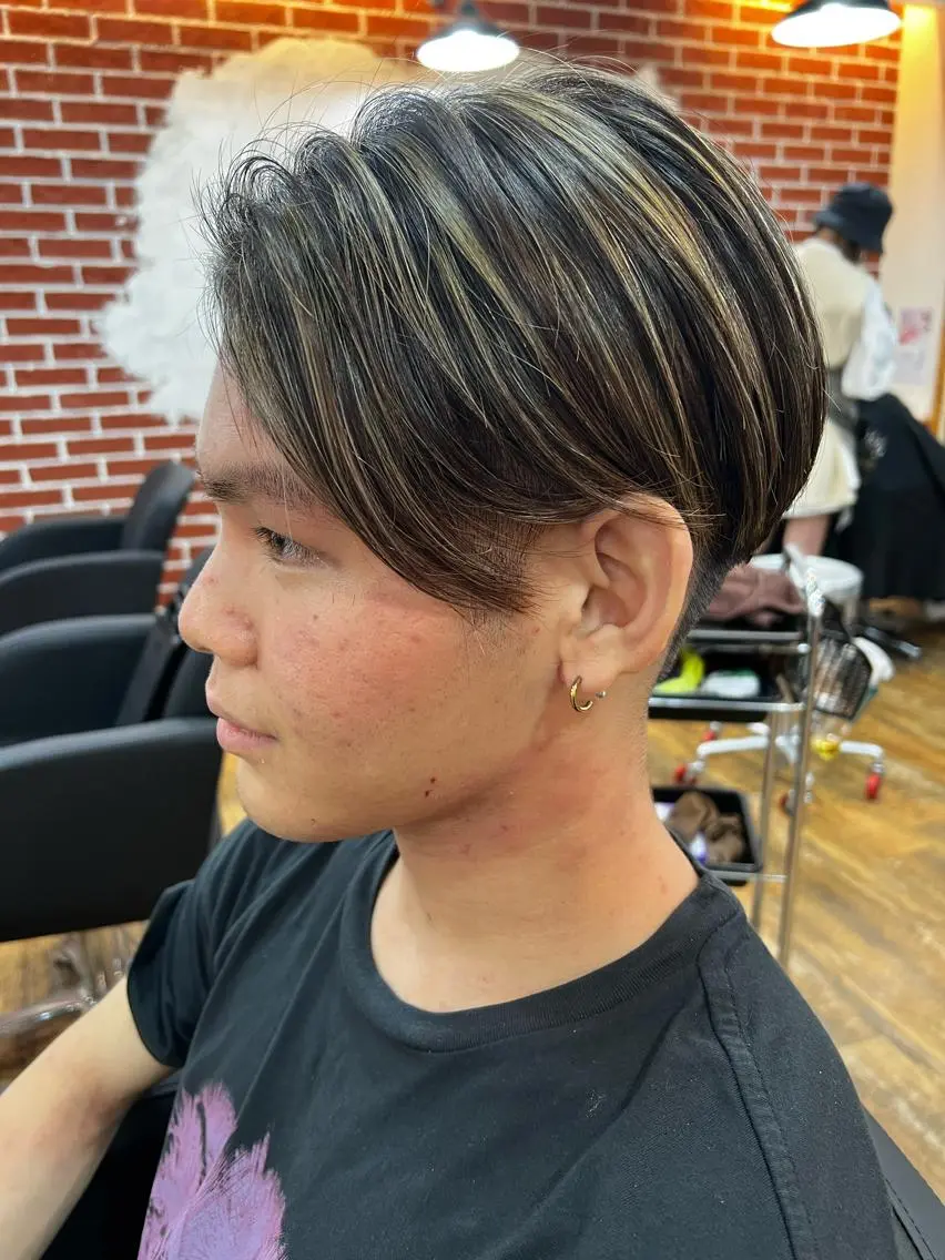 ミディアム メンズ メンズハイライト ハイライト カット ヘアカラー メンズ専門　店長 大澤幸平のヘアスタイル