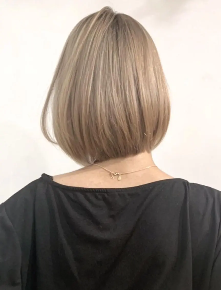 ショート カラー アッシュ バレイヤージュ ブリーチ デザインカラー グレージュ ヘアカラー トリートメント 京都大人女性ショート 徒歩1分/秋山のヘアスタイル