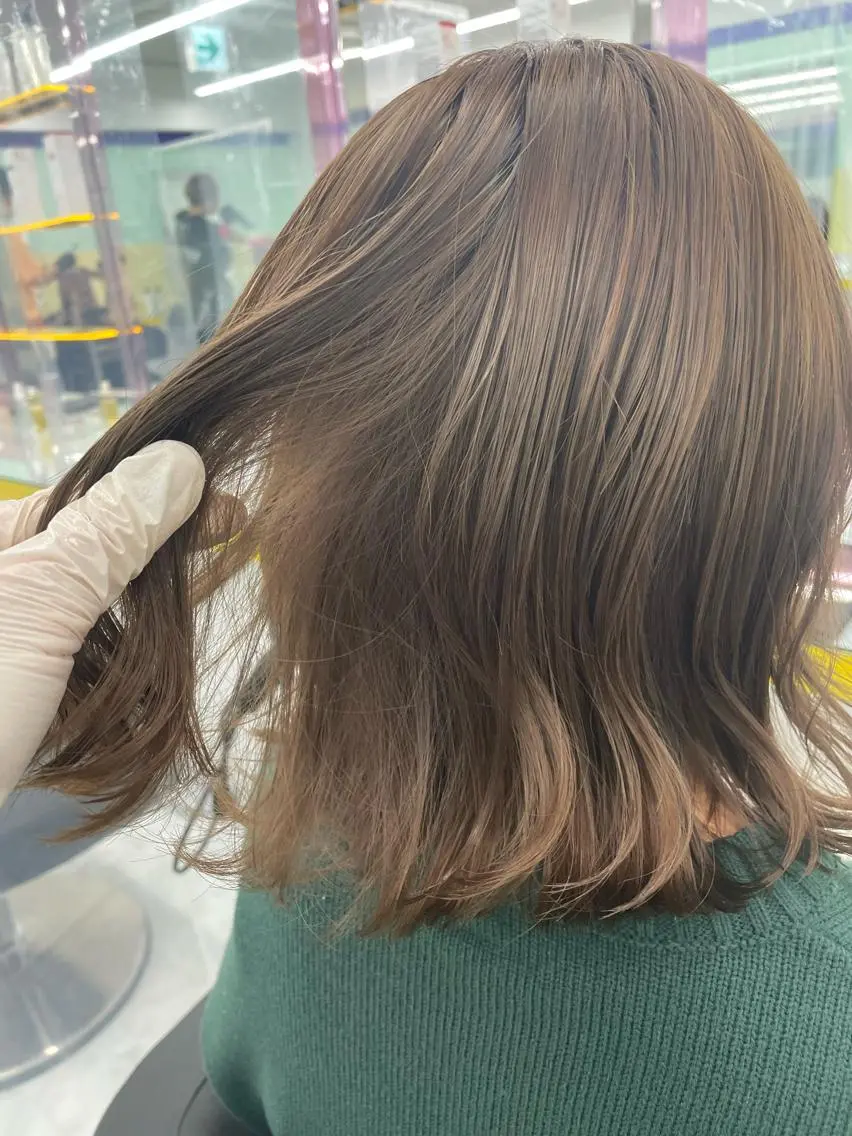 ミディアム カラー パーマ ヘアアレンジ ネイル マツエク・マツパ 韓国風ベージュ🤎 赤みなし🌿横浜🤎のヘアスタイル