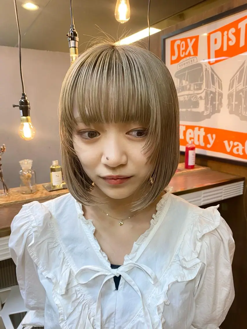 ショート カラー パーマ ヘアアレンジ デザインカラー/ボブ ブリーチカラー/ユリのヘアスタイル