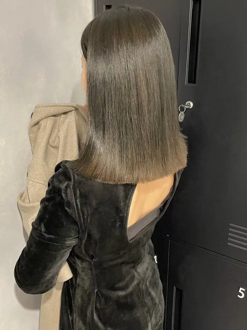 セミロング カット ヘアカラー トリートメント MIA スタイリストのヘアスタイル