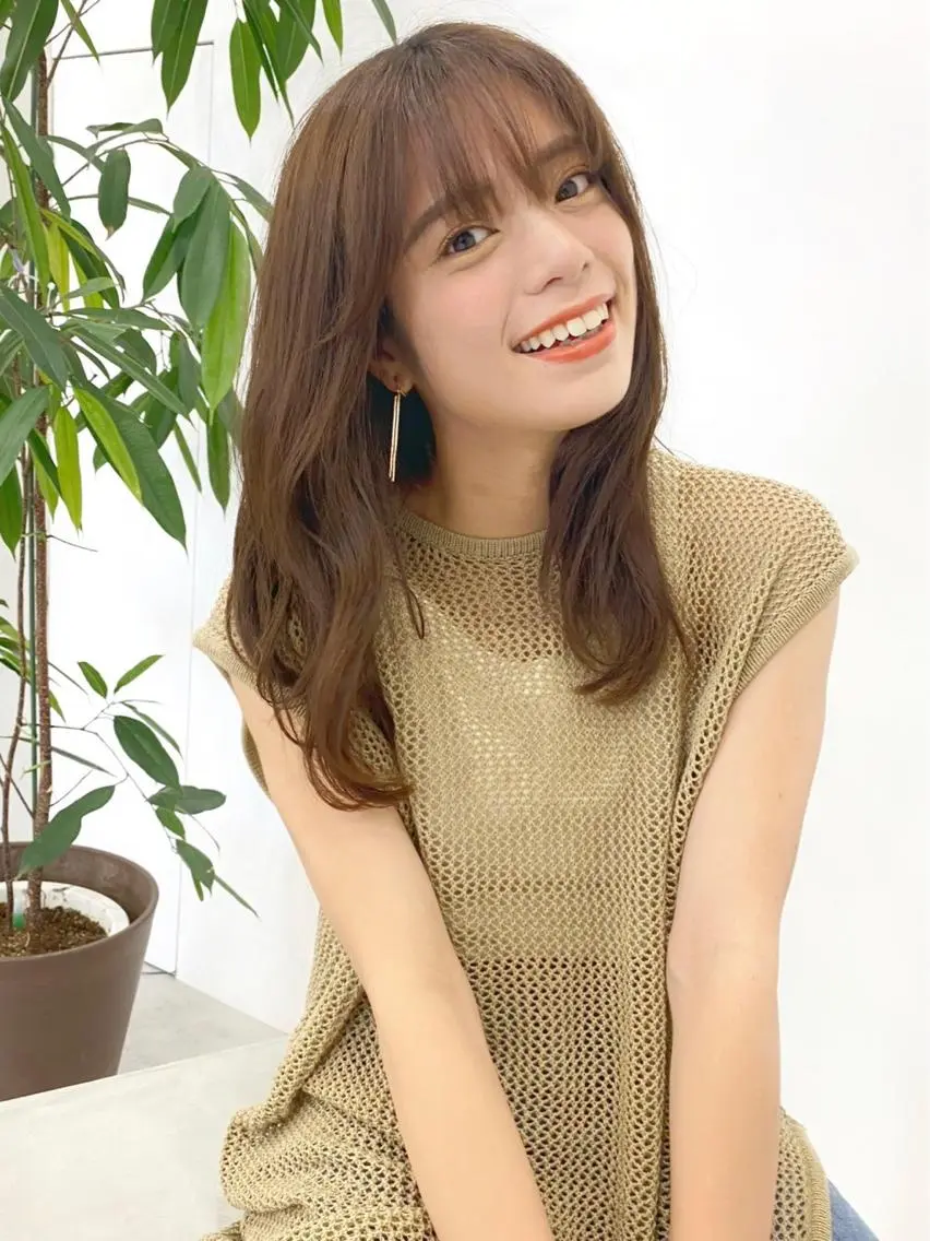ロング カラー ショコラグレージュ グレージュ 韓国風ヘア コテ巻き風パーマ 韓国風パーマ 無重力のヘアスタイル