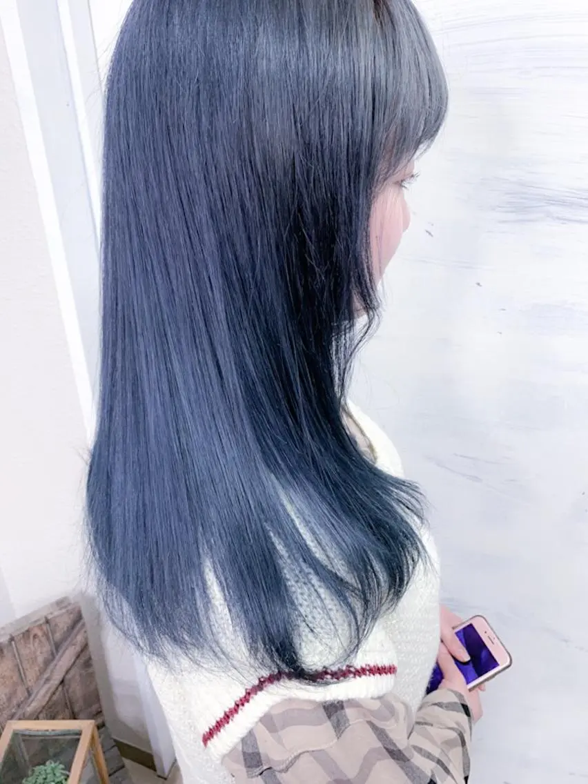 セミロング カラー アディクシーカラー ブリーチ ブルーカラー ブルージュ ヘアカラー BOX mico.のヘアスタイル