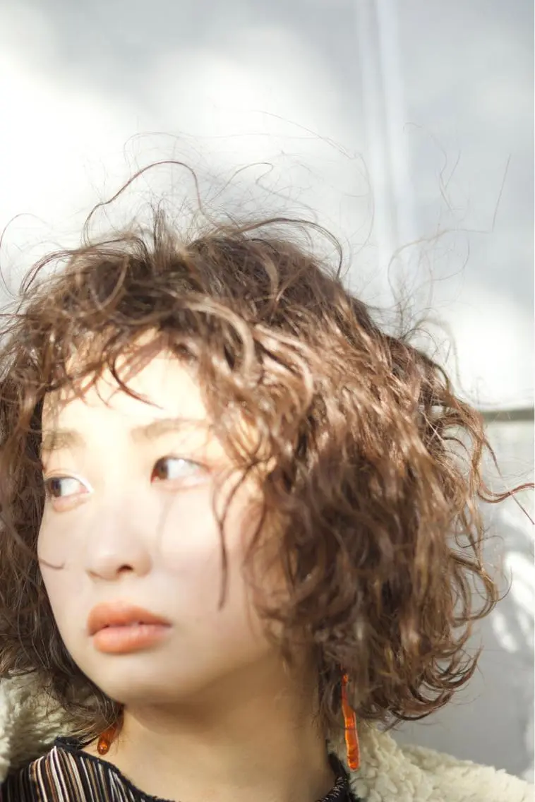 ミディアム カラー パーマ ベージュカラー パーマウルフショート 濱田匠のヘアスタイル