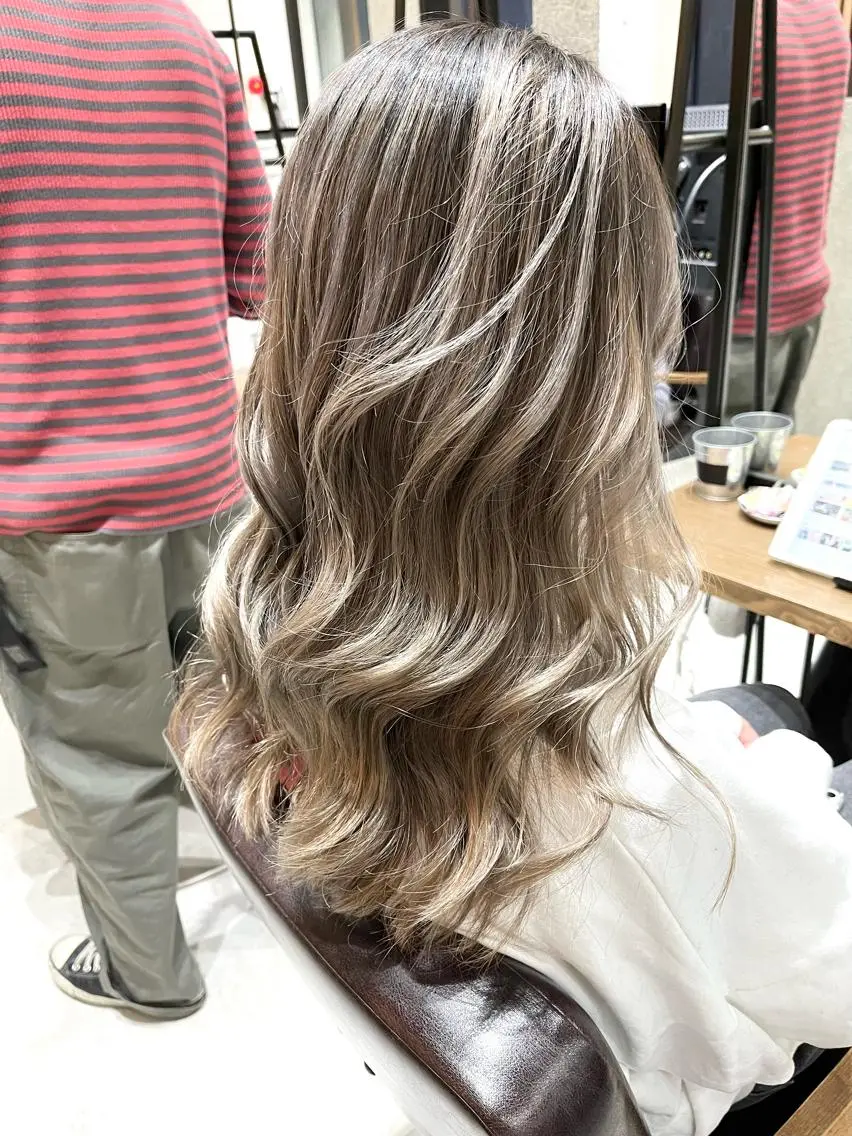 ロング ヘアカラー トリートメント 🌈外国風ハイライト こうたろうのヘアスタイル
