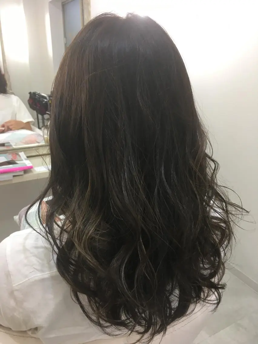 セミロング ロング カラー 髪質改善 中川 翔のヘアスタイル