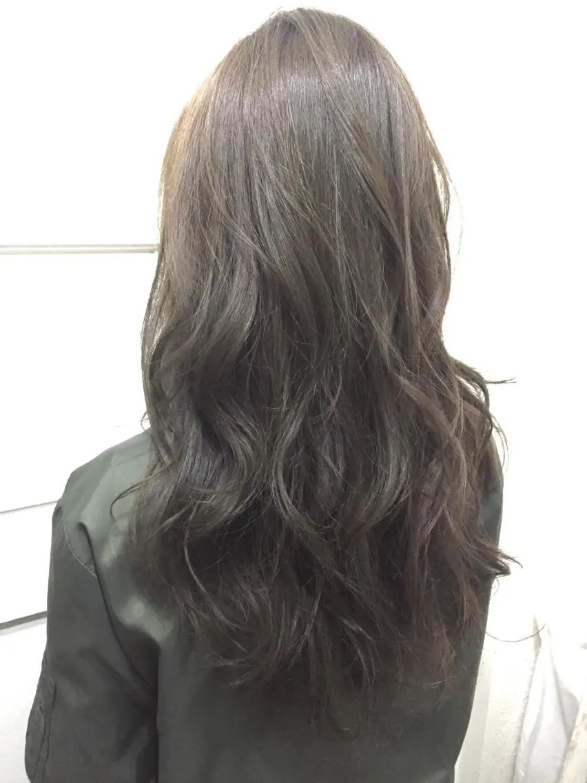 セミロング ロング カラー グレージュ カーキグレージュ 若杉 諒のヘアスタイル