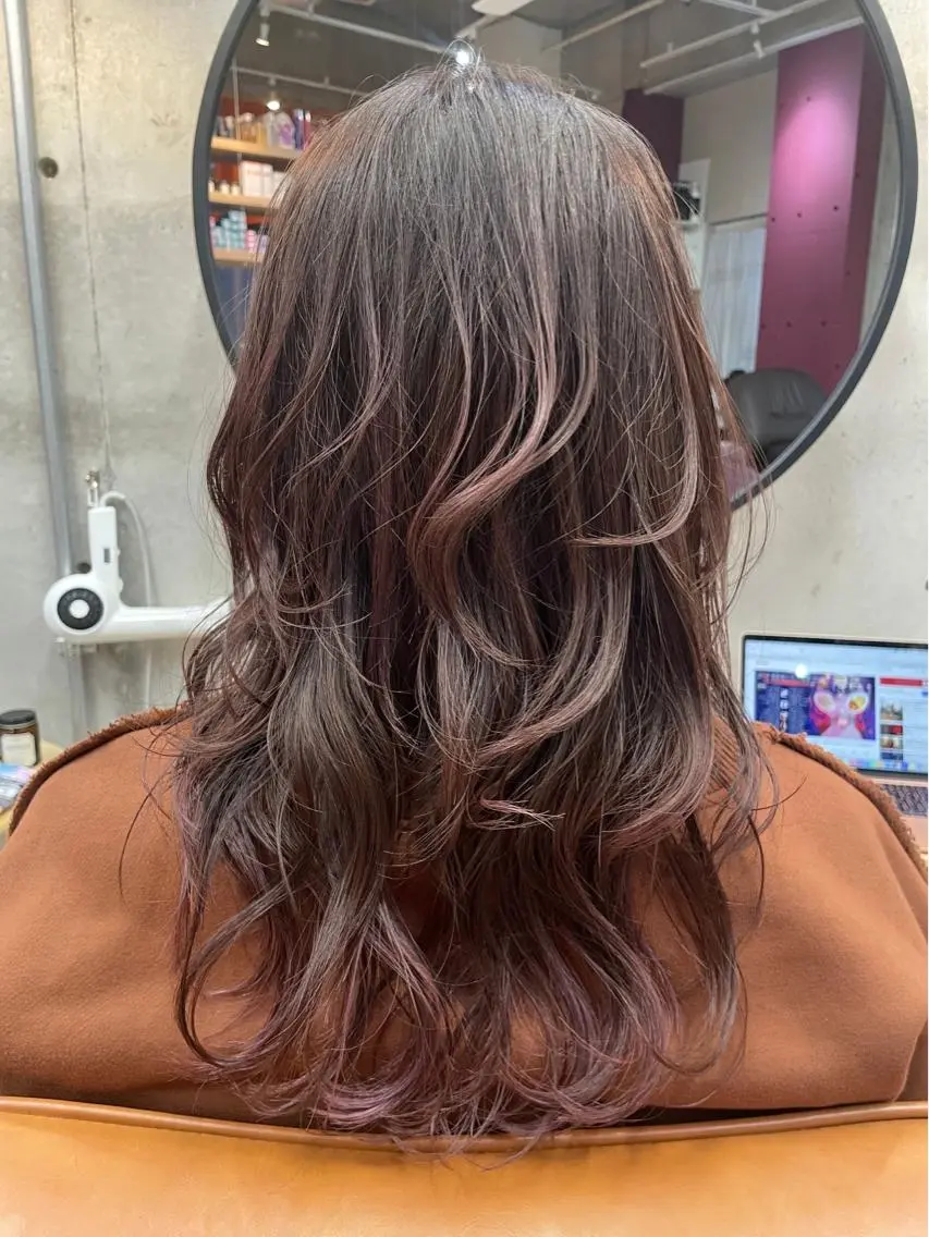 セミロング ボブ くびれヘア エギョモリ 外国人風カラー ハイレイヤー カット ヘアカラー パーマ トリートメント 東 史夏のヘアスタイル