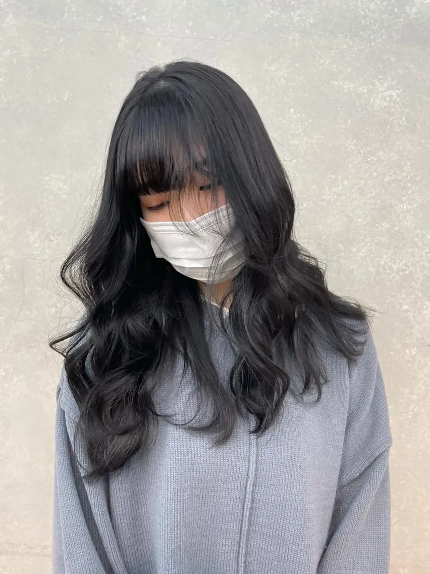 カラー 黒髪 ブルーカラー ブルーブラック ヘアカラー 🎀ボブ＋ハイトーン シュカ👶🏻のヘアスタイル