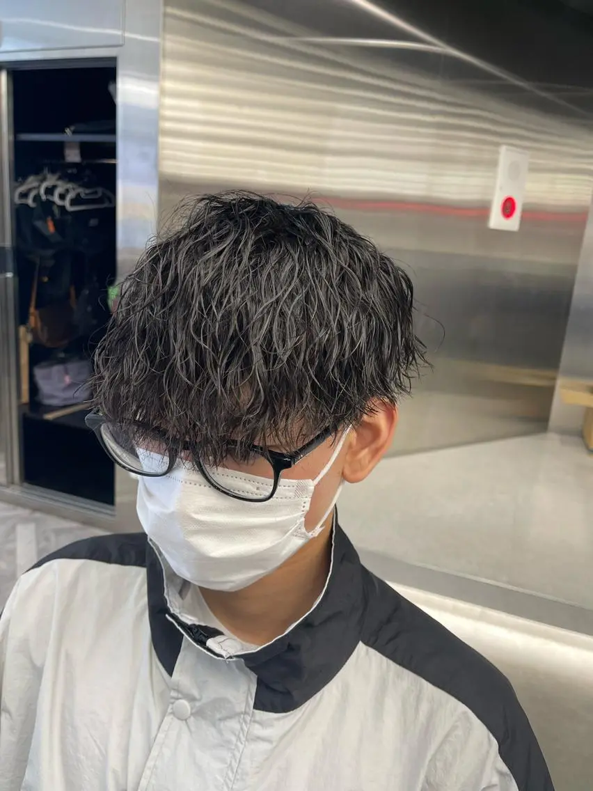 パーマ メンズ メンズパーマ スペインカール スパイキーショート ツイストスパイラルパーマ 波巻きパーマ 石井 光星のヘアスタイル