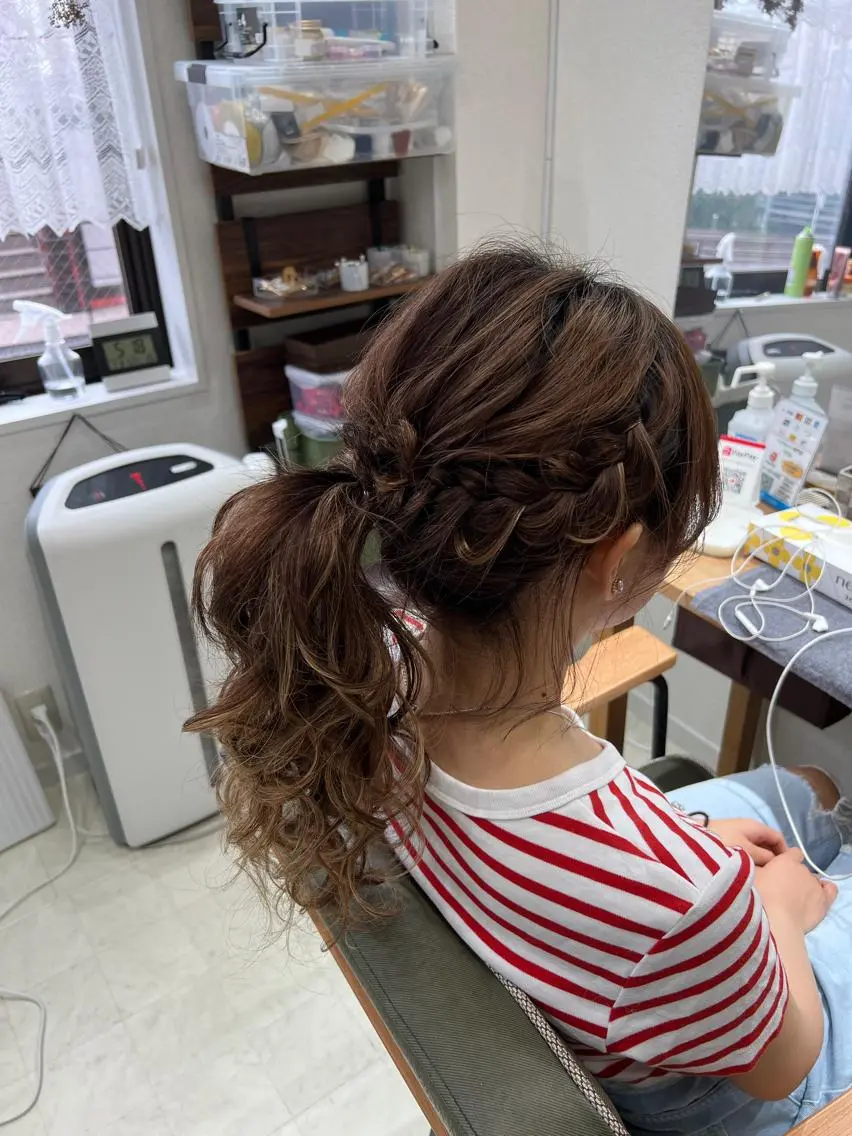 セミロング ヘアアレンジ ポニーテール エクステ 山室 敬義のヘアスタイル