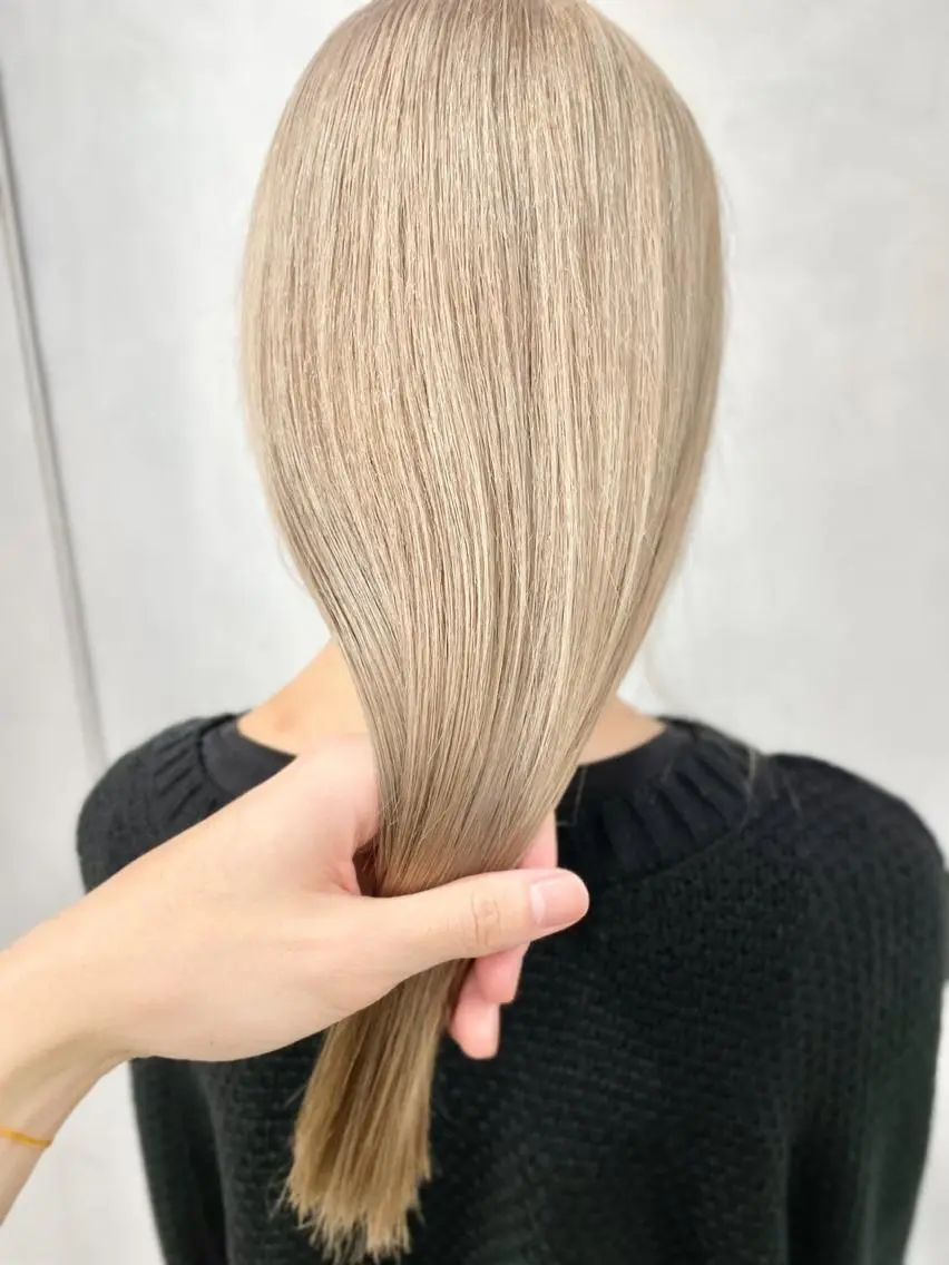 セミロング カラー ベージュカラー ミルクティーベージュ カット ヘアカラー トリートメント 🔷ダブルカラーハイ トーン🔷櫻井走のヘアスタイル