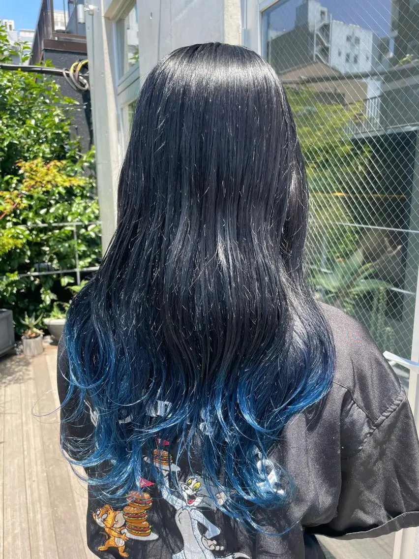 ロング カラー インナーカラー 推し ブリーチ 髪質改善のヘアスタイル