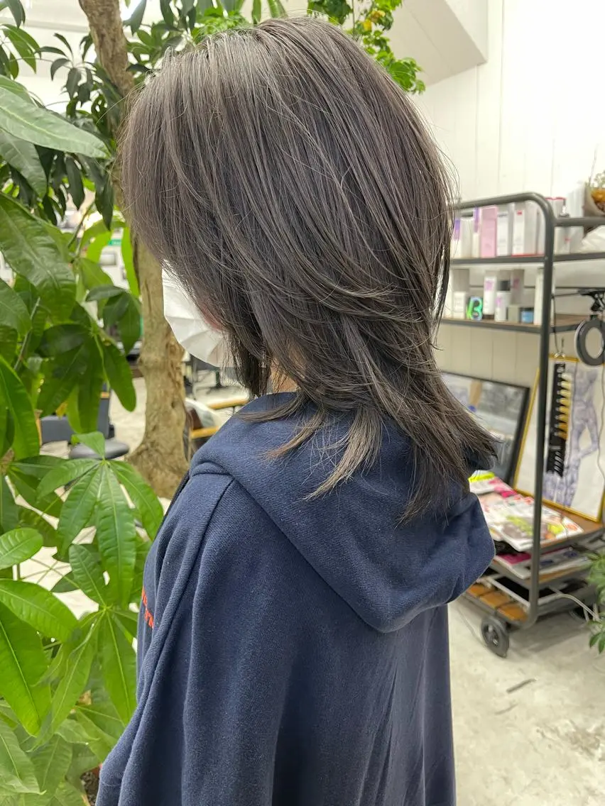 ミディアム カラー ブリーチ ダークシルバー シルバー ヘアカラー 📍葛西りんたろう/ ENVのヘアスタイル