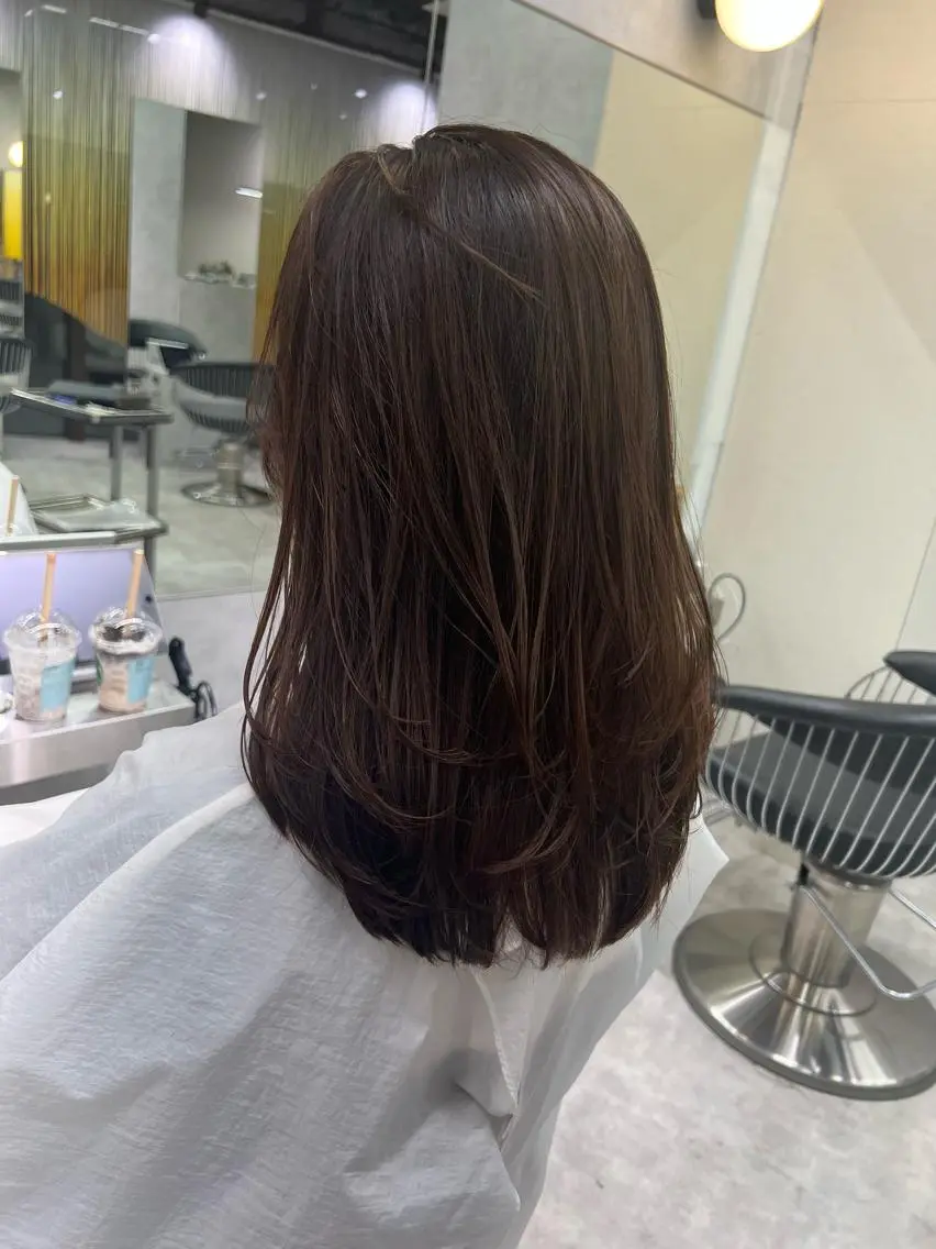 セミロング レイヤーカット 上田 エミのヘアスタイル