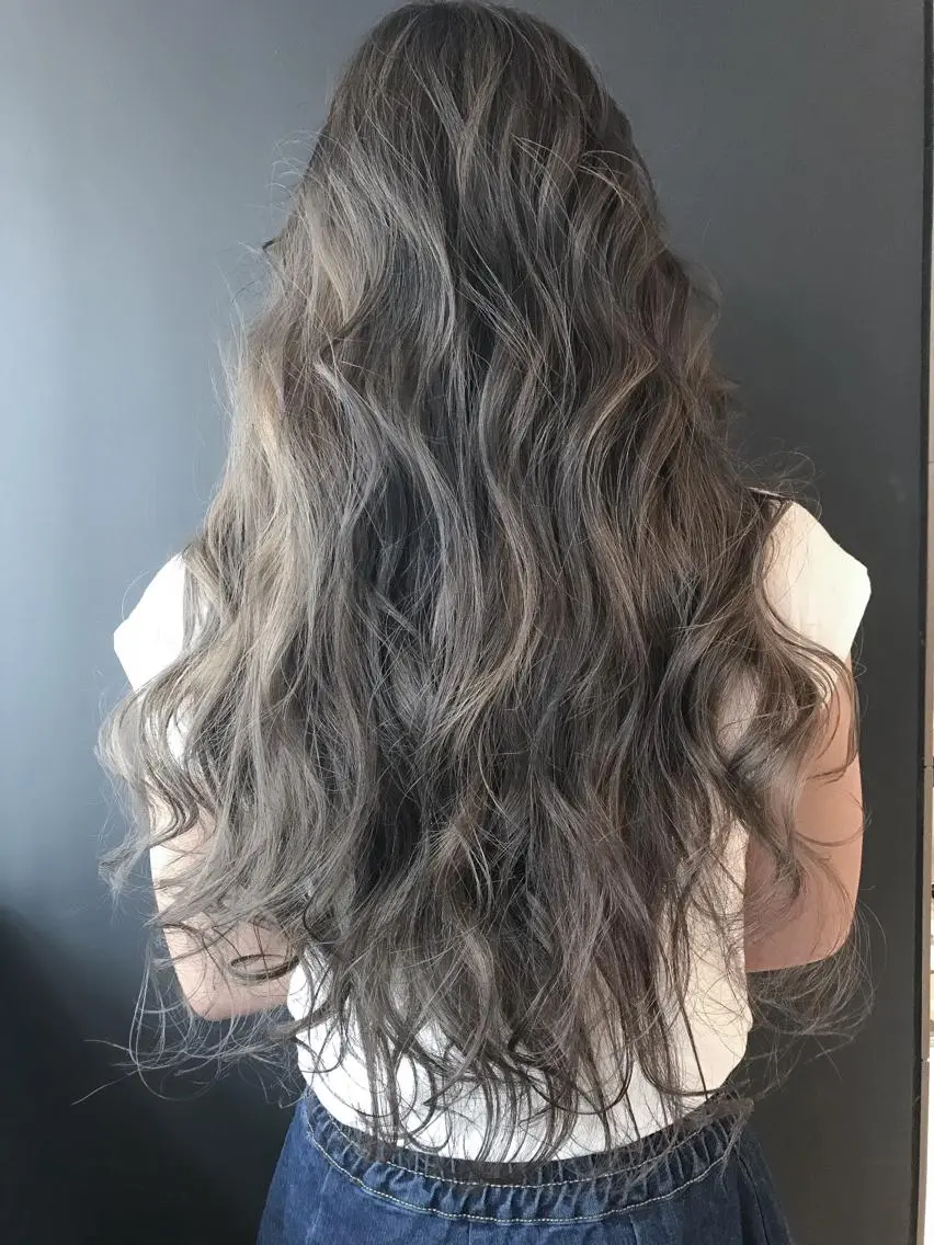 ロング カラー アディクシーカラー ブリーチ BOX mico.のヘアスタイル