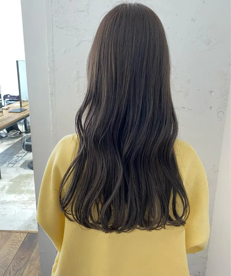 ロング カラー ベージュカラー 透明感カラー 関 桃萌果のヘアスタイル