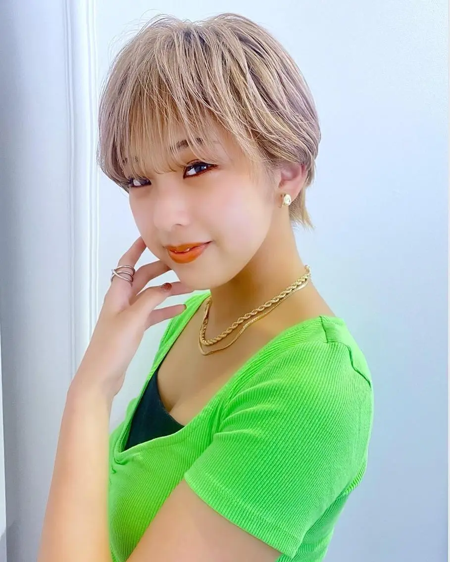ショート カラー カット ヘッドスパ 小顔レイヤー/ ベージュ🤍Rieのヘアスタイル