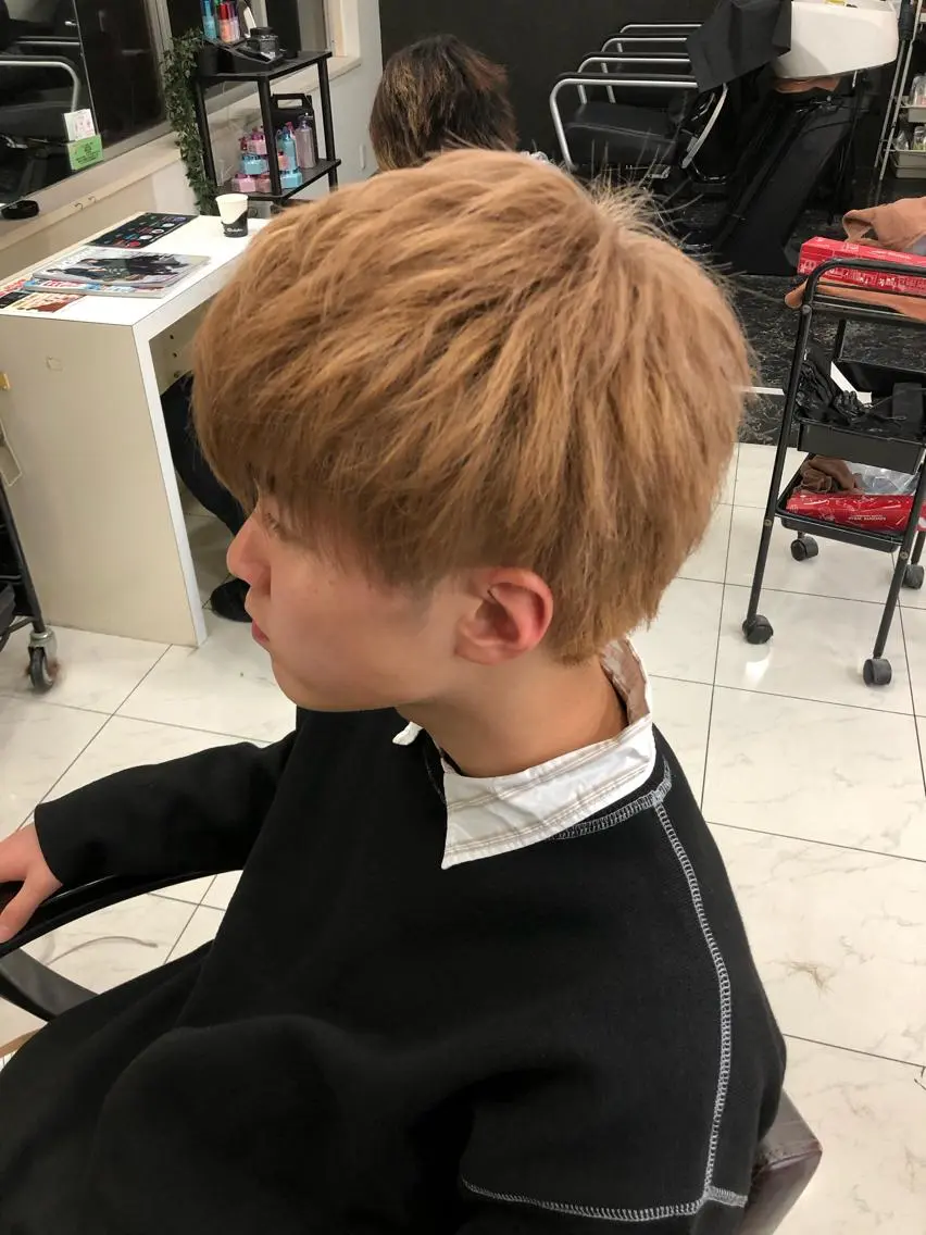 ショート カラー メンズ ベージュカラー ミルクティーベージュ レイヤーカット 艶髪/西尾 幸樹のヘアスタイル