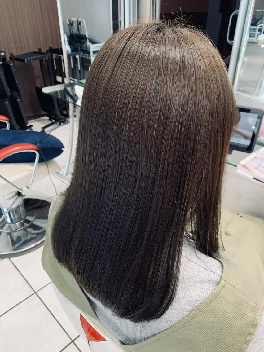 ミディアム カラー 透明感カラー アートディレクター 尾内 友美のヘアスタイル
