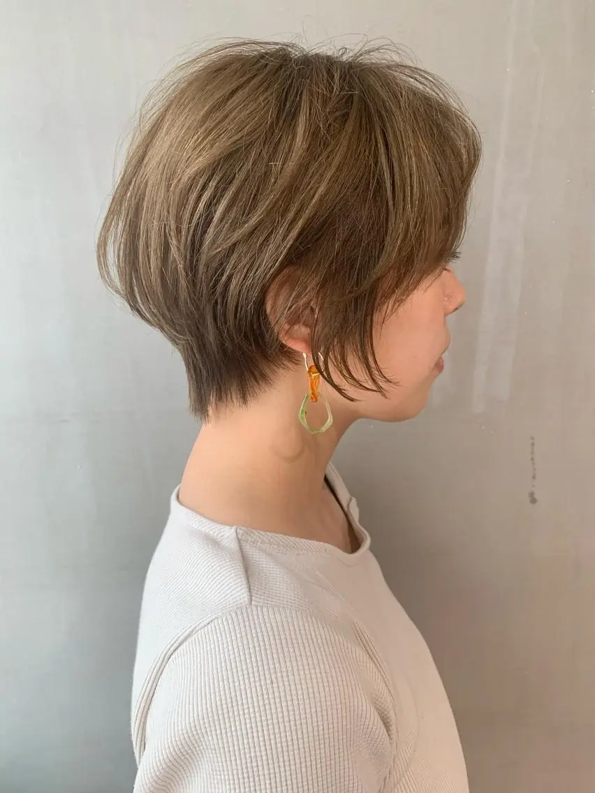 ショート カラー パーマ ヘアアレンジ メンズ キッズ ネイル マツエク・マツパ メンズハイトーン ハイトーンカラー ショートヘア ショートネイル ウルフレイヤーカット /チヒロのヘアスタイル