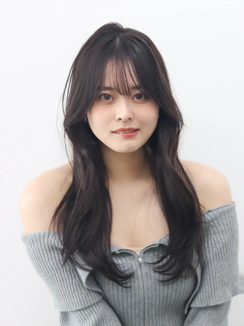 セミロング 韓国艶カラー🇰🇷 EWA💙のヘアスタイル