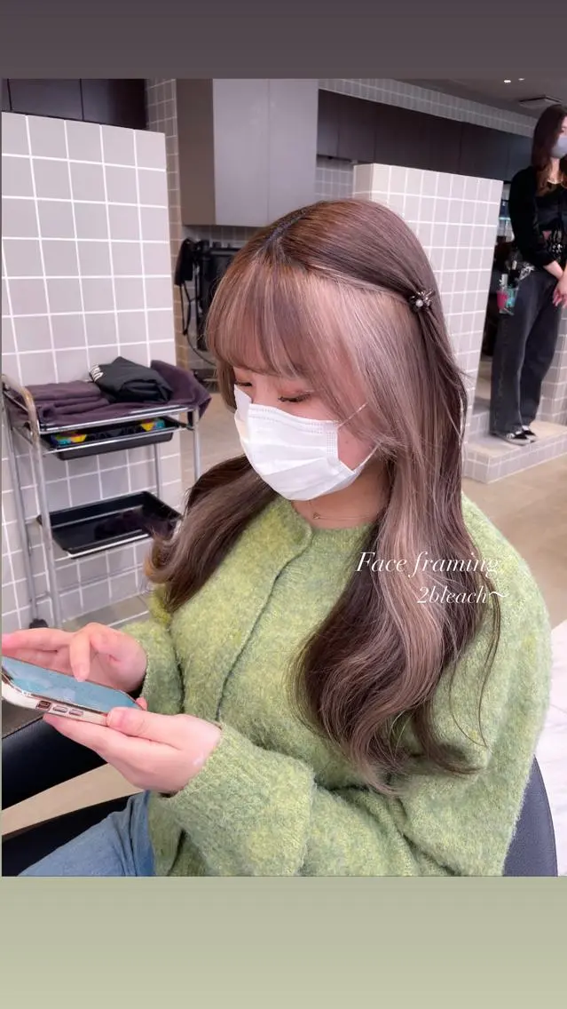 ミディアム カラー 抜け感レイヤー︴ ニュアンスカラーのヘアスタイル
