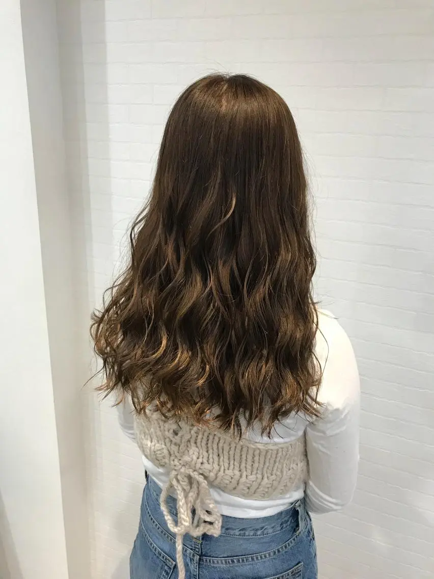 ロング カラー ハイライトカラー ハイライト 岡本 智次のヘアスタイル