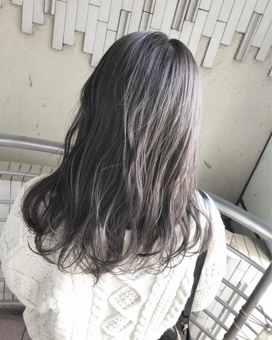 セミロング カラー グレージュ 🍊新宿南口🍊 ERINAのヘアスタイル