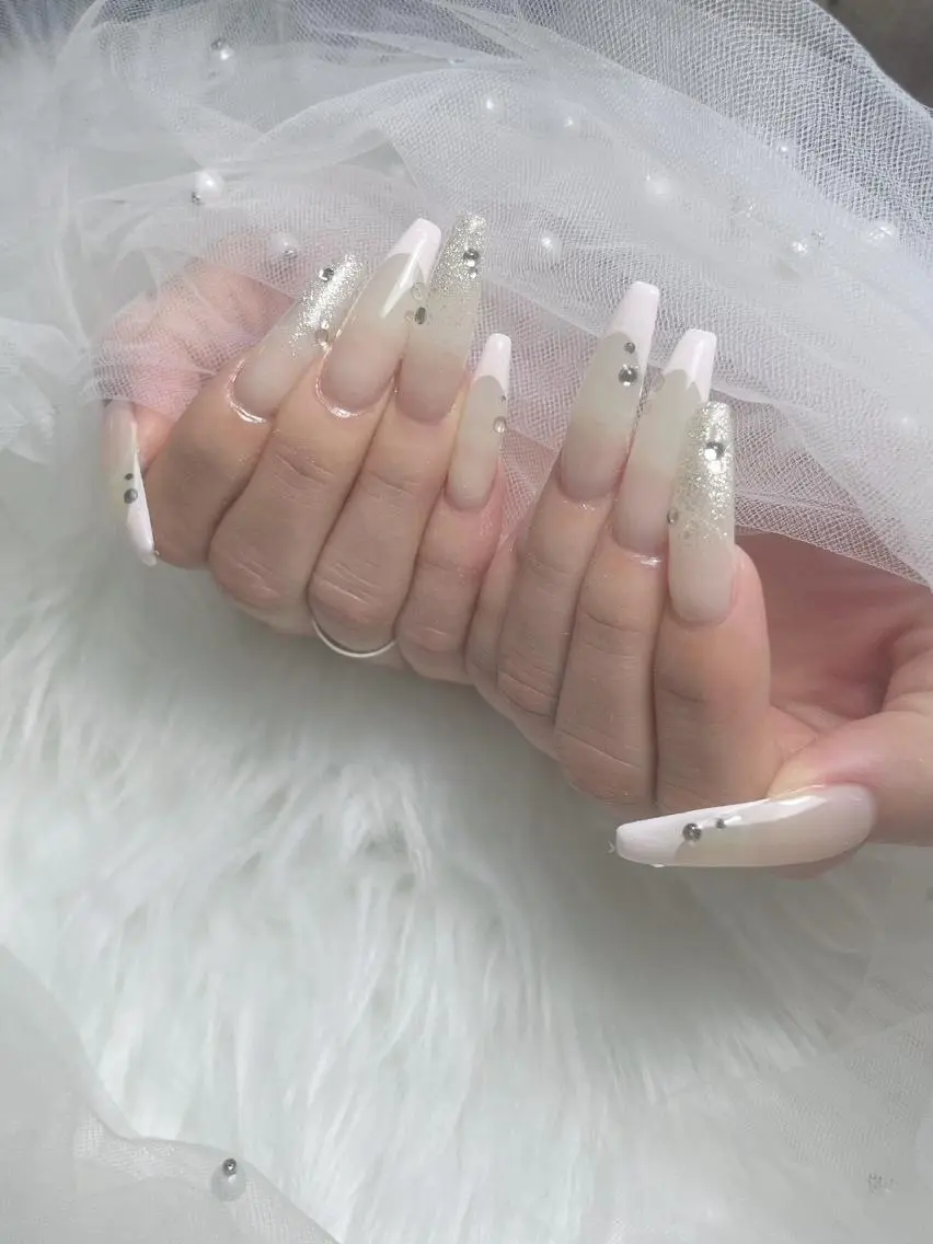 ネイル PEEKABOO 旧:momo京橋のネイルデザイン