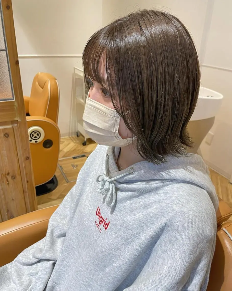 ミディアム カラー パーマ ヘアアレンジ メンズ キッズ ネイル マツエク・マツパ メンズブリーチ ブリーチ 透明感カラー ブリーチなしカラー シルバー 🫧垢抜けヘア🫧 SHIORIのヘアスタイル