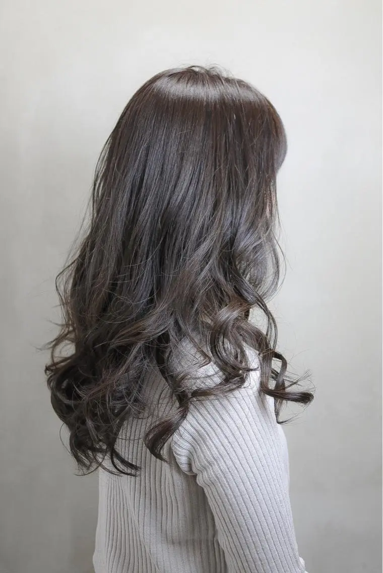 セミロング カラー グレージュ 【透明感、艶髪】西村 有司のヘアスタイル