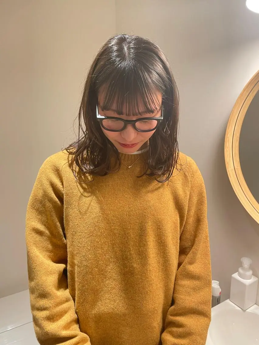 ミディアム カラー パーマ 津葉井 麗奈のヘアスタイル