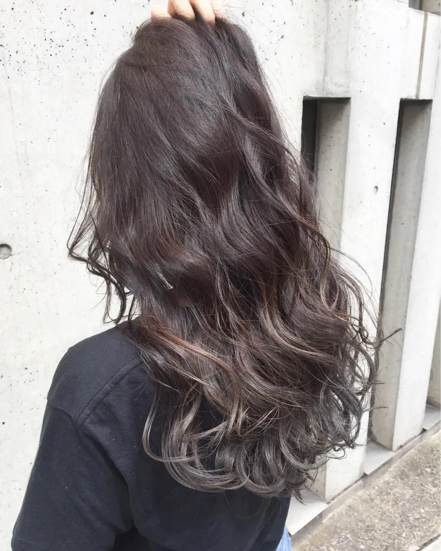 ロング カラー パーマ ヘアアレンジ メンズ ネイル マツエク・マツパ ブルーカラー ブルージュ ブルー 顔まわりレイヤー× 韓国ヘアオタベシンヤのヘアスタイル