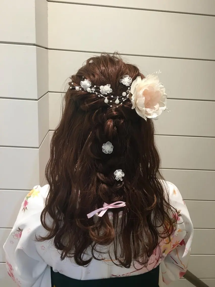 セミロング カラー ヘアアレンジ ハーフアップ 卒業式のヘアスタイル 鍵山 千秋のヘアスタイル