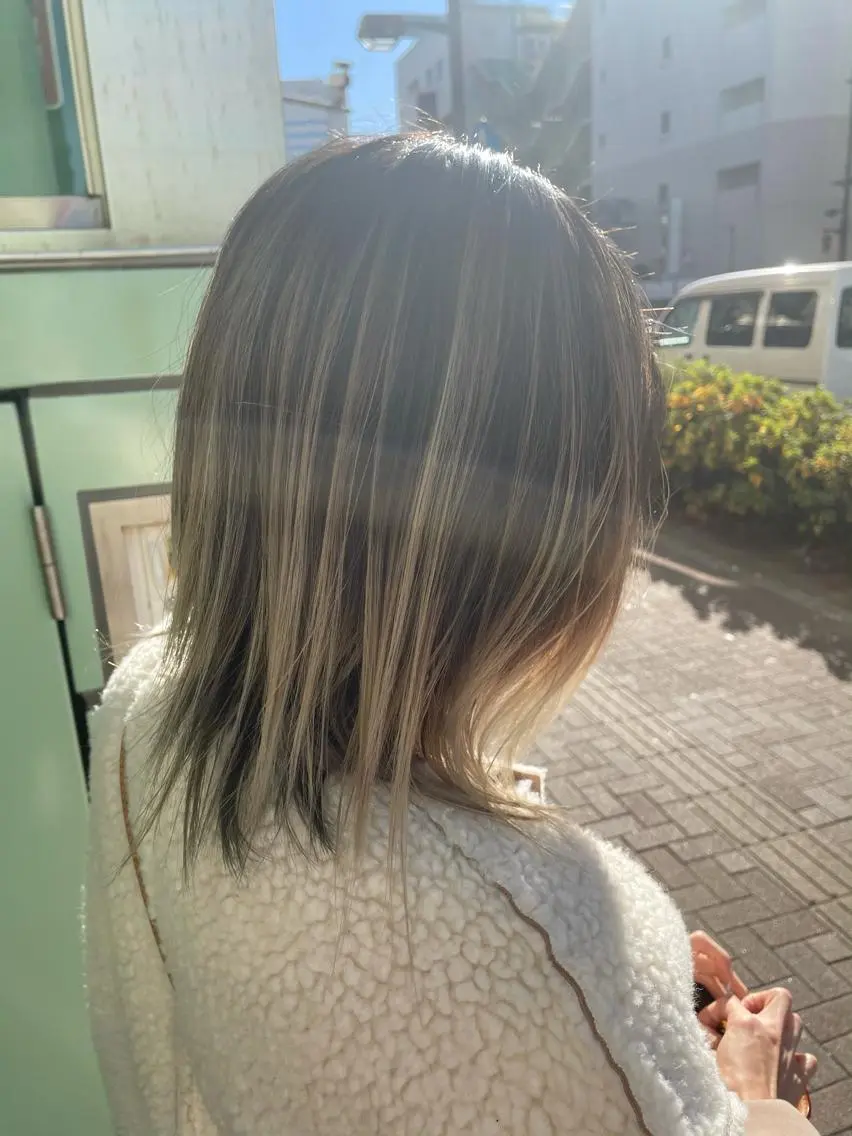 ミディアム カラー バレイヤージュ ベージュカラー ホワイトベージュ レイヤーカット カット ヘアカラー トリートメント La fith 店長 城谷颯人のヘアスタイル