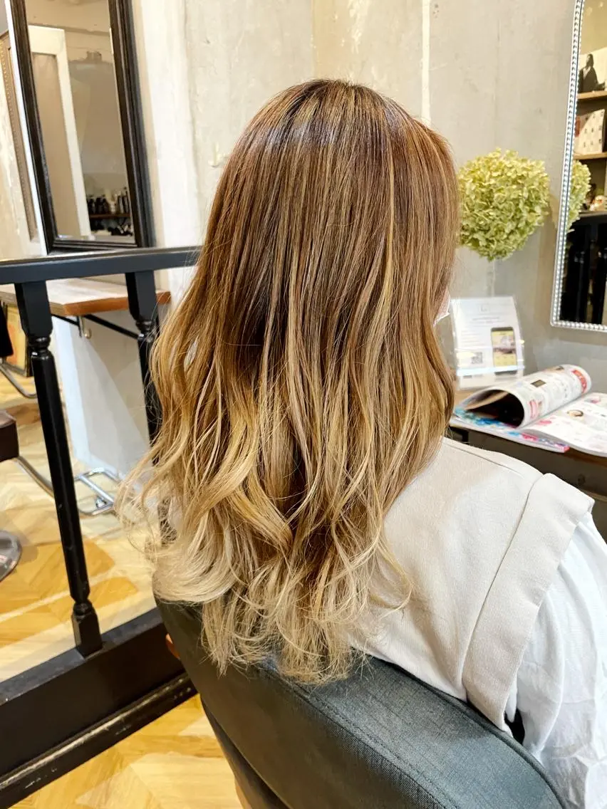 セミロング カラー シールエクステ セミロングパーマ ミストバング ベージュカラー ブリーチ ヘアカラー エクステ指名No.1 【店長】橘田のヘアスタイル