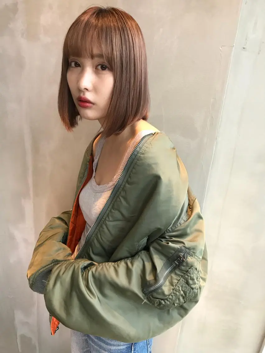 ミディアム カラー レイヤー べージュ 白石研太のヘアスタイル
