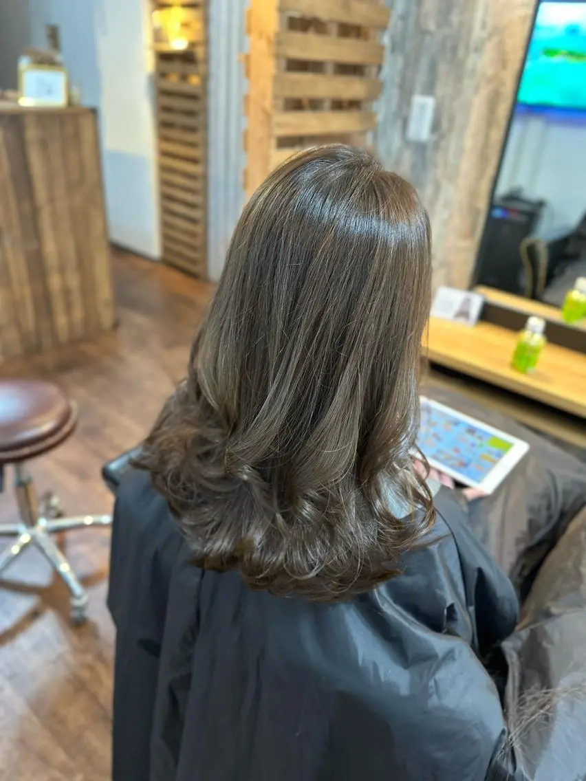 セミロング カラー グレージュ オリーブグレージュ オリーブグレー カット ヘアカラー Luzir⭐︎ GEN⭐︎のヘアスタイル