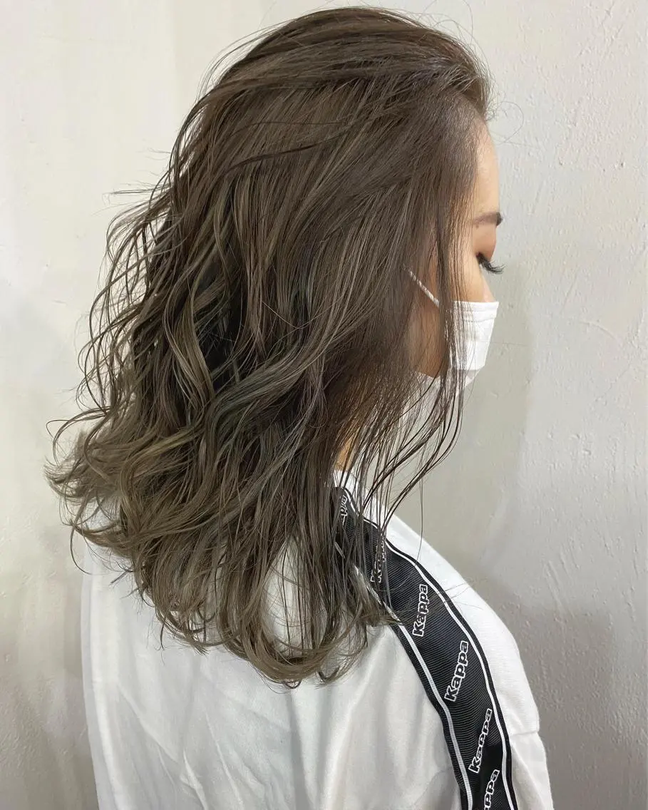 セミロング カラー ヘアアレンジ ブリーチダブルカラー 元町三宮/三ノ宮のヘアスタイル
