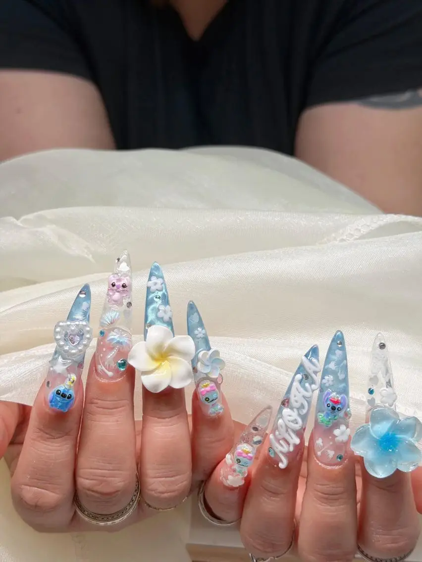 ネイル オーロラネイル ブルー チークネイル フットネイル フレンチネイル ハンドネイル NAILS168 池袋店のネイルデザイン