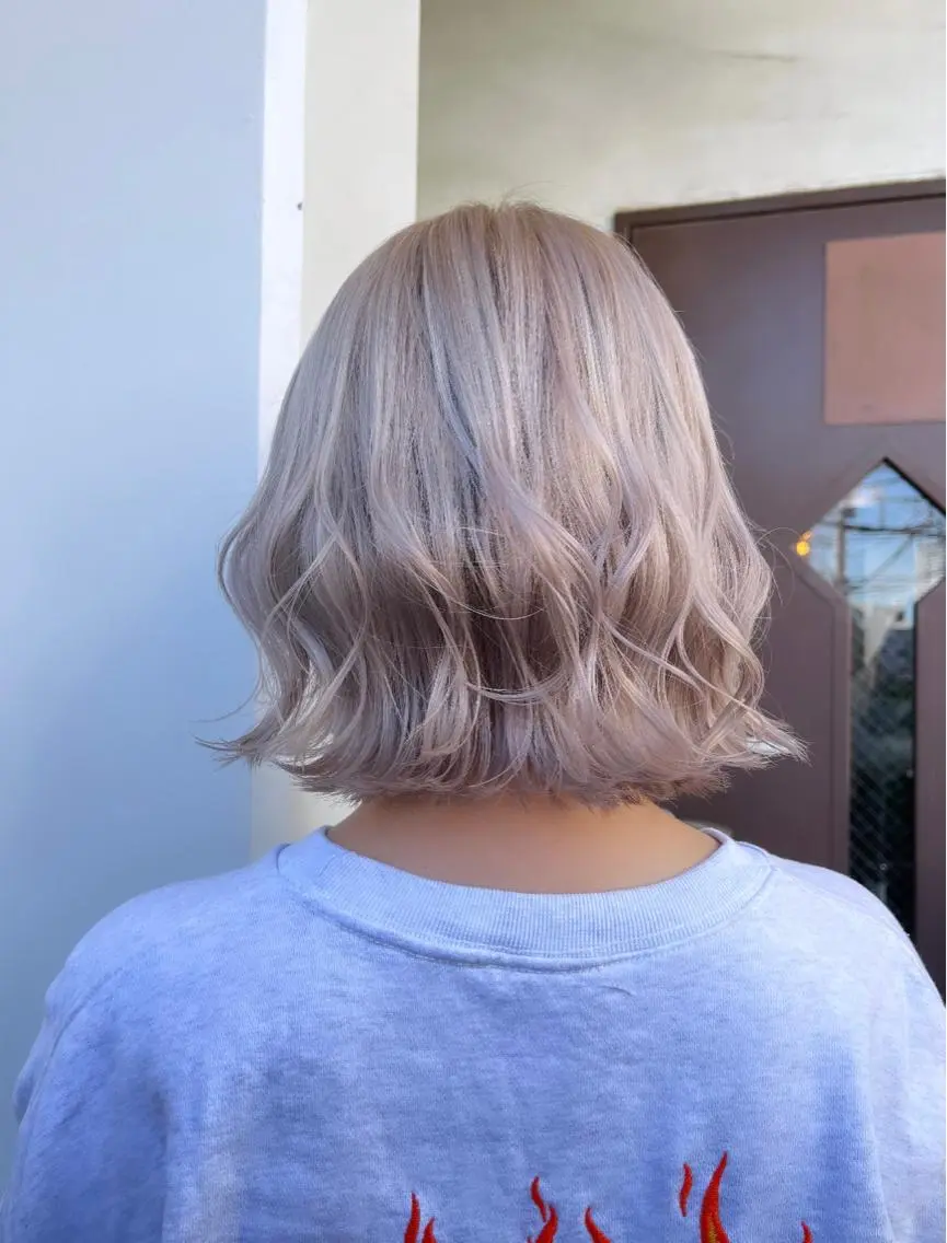 ミディアム カラー ヘアカラー ハイトーンカラー 🦋yuri🦋のヘアスタイル