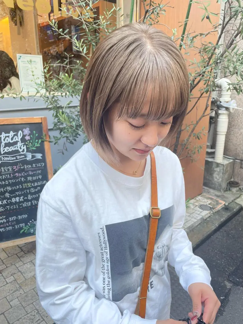 ミディアム カラー ベージュカラー ブリーチ ケアブリーチ オリーブベージュ ヘアカラー ✨カラー支持No.1 🧸ワキ カナコ🧸のヘアスタイル