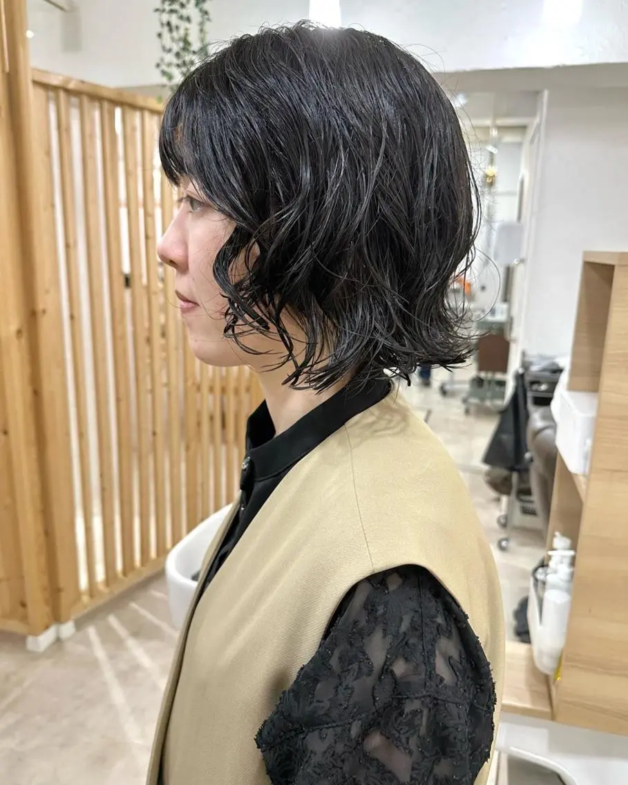 ショート カラー パーマ 切りっぱなしボブ 前下がりボブ ショートボブ 黒髪 デザインカラー 髪質改善 縮毛矯正/ レイヤー/銀座/本木のヘアスタイル