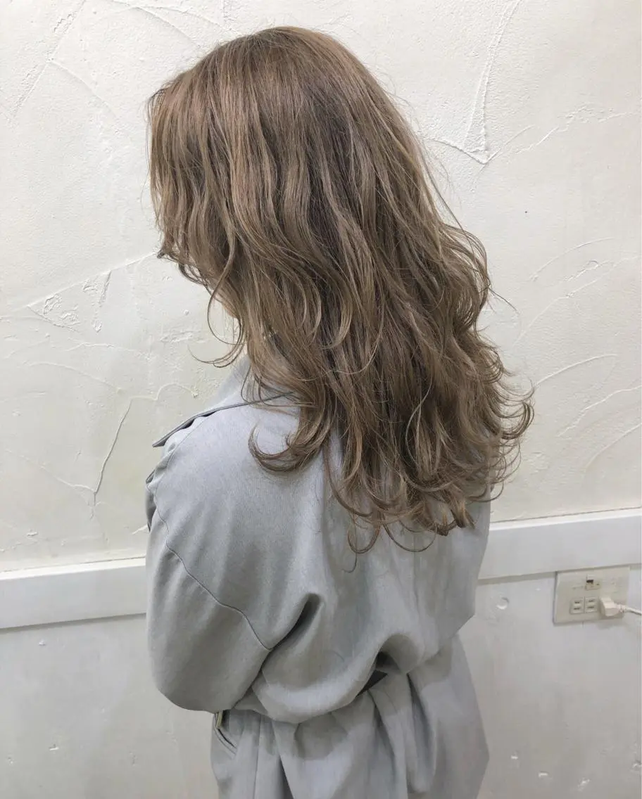 セミロング シールエクステ エクステ ヘアカラー Loob.TOKYO MIYA🌈のヘアスタイル